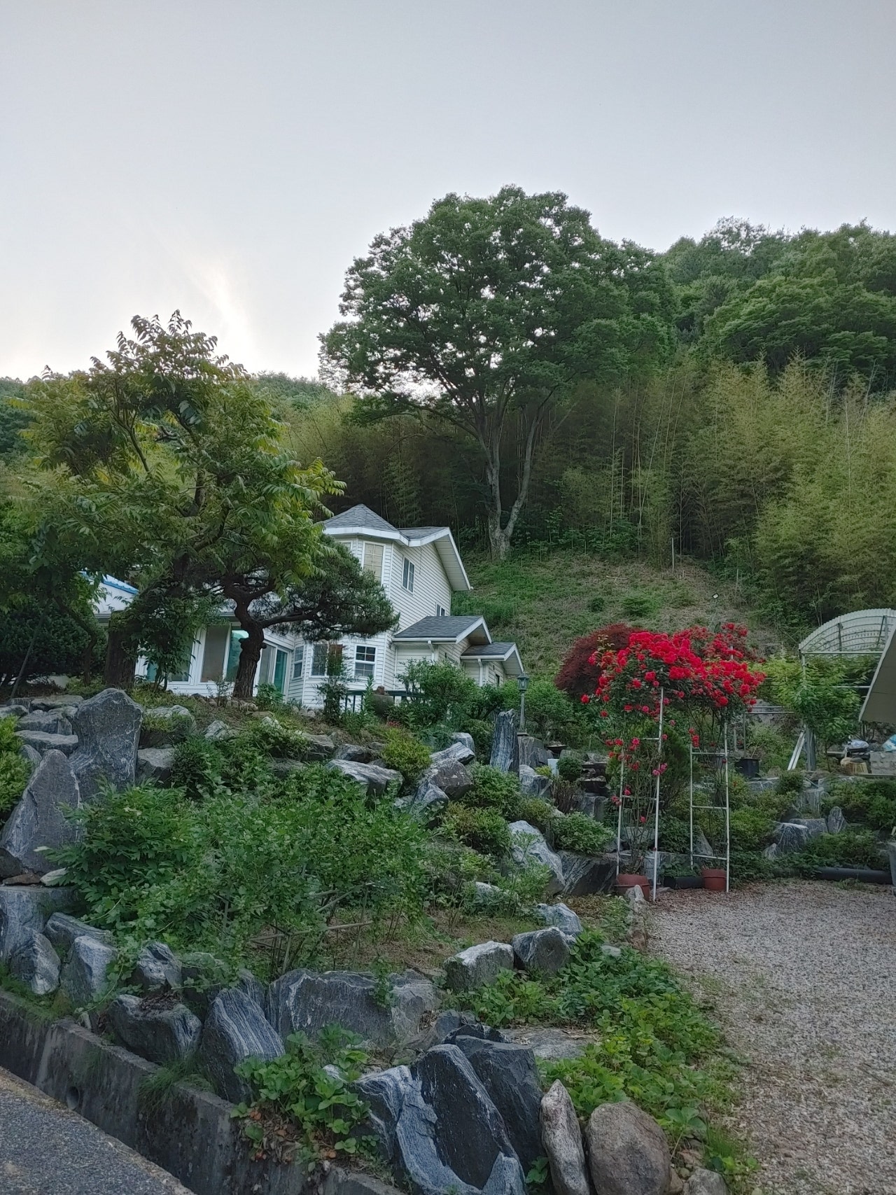 충북 영동군 상촌면 2층 목조 전원주택 전경