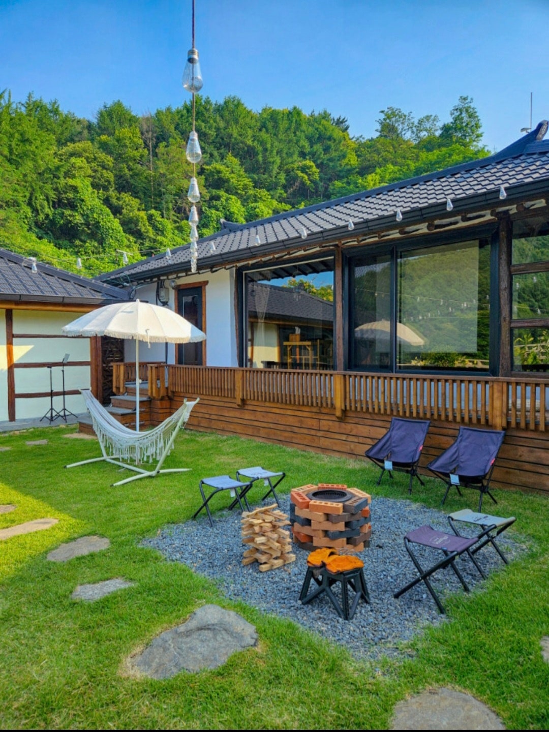 충남 부여 한옥스테이 머물다 꽃담 전경
