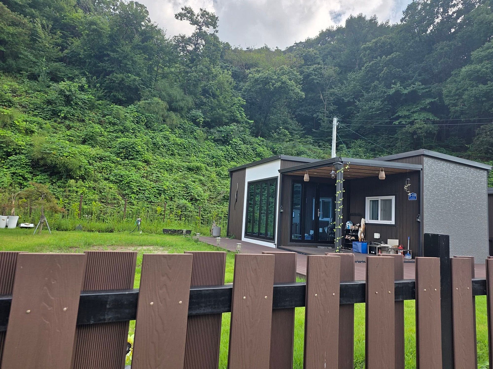 충남 아산 숲속 소형주택 전경