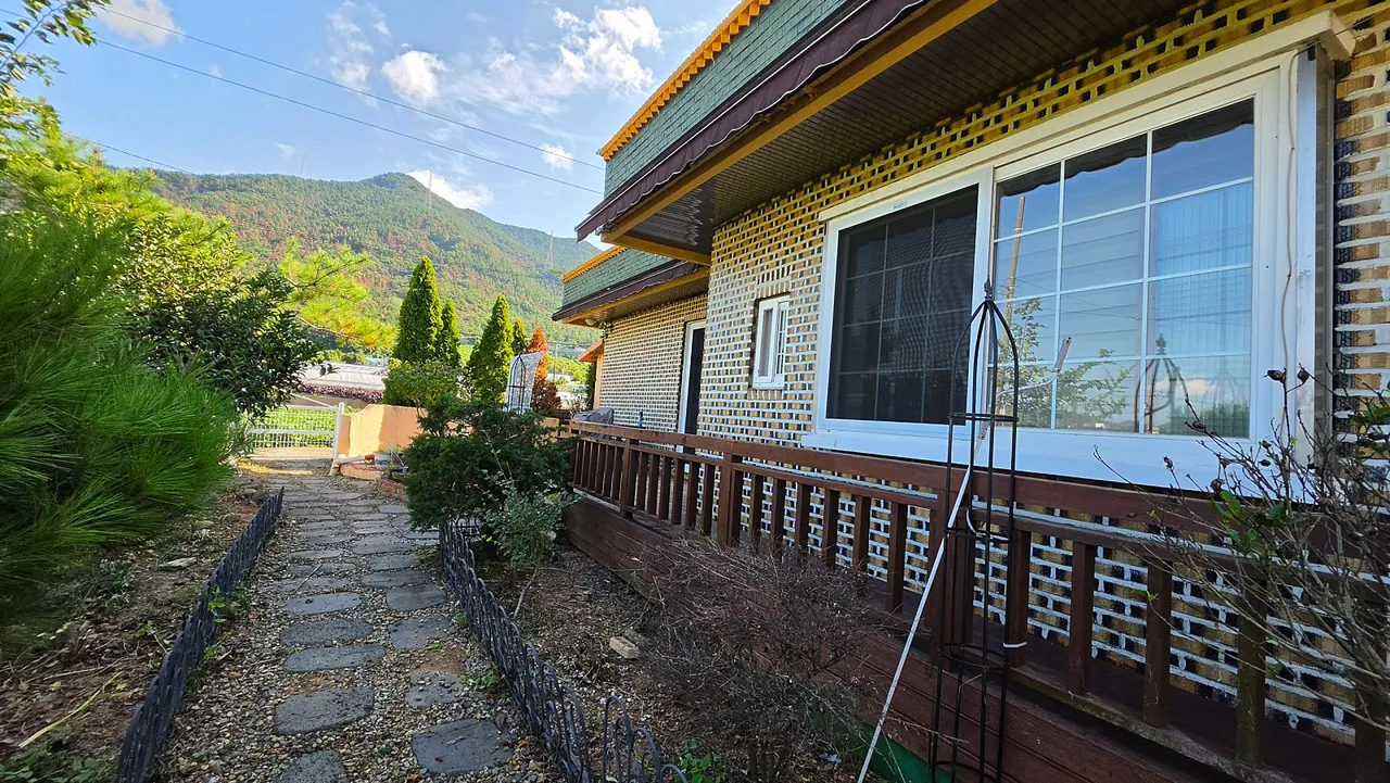 경남 고성 전원주택 매매 - 호수 조망과 옥상 테라스가 있는 집 상세 사진 6